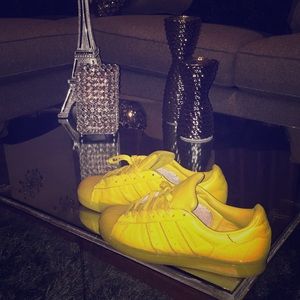Yellow 9.5 men’s Adidas